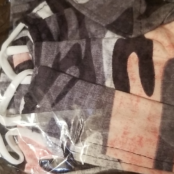 🆕️Pink cameo headband/facemask matching set - Picture 3 of 3